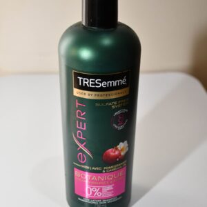 TRESemmé Expert Botanique Color Vibrance & Shine Shampoo (739ml)