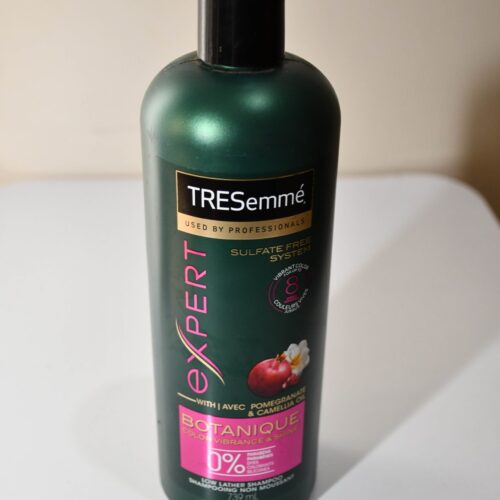 TRESemmé Expert Botanique Color Vibrance & Shine Shampoo (739ml)